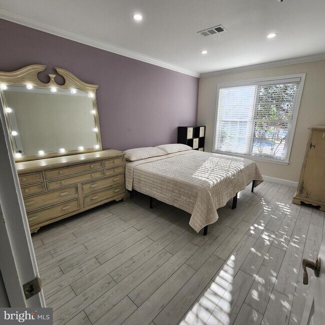 Building Photo - 255 S Pickett St