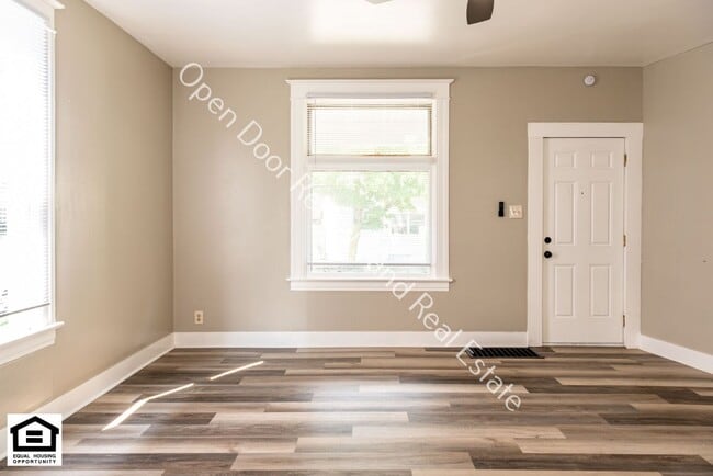 Building Photo - 2011 Hoagland Ave
