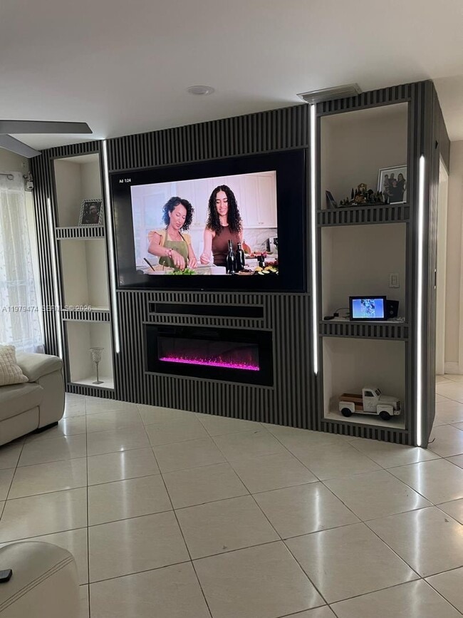 Building Photo - 3987 Carambola Cir N