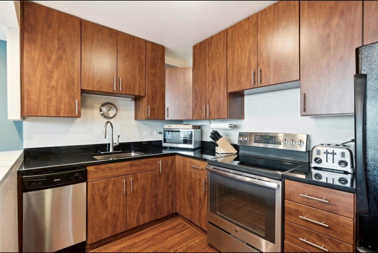 Building Photo - 1255 N Sandburg Ter