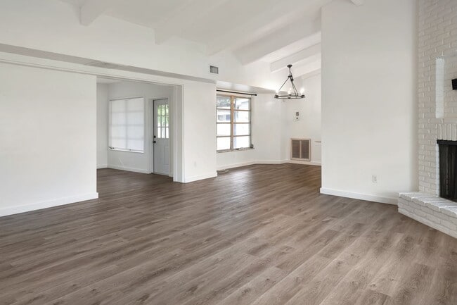 Building Photo - 3BR Pet-Friendly Rental w/ Large Fenced Backyard & Screened-in Lanai