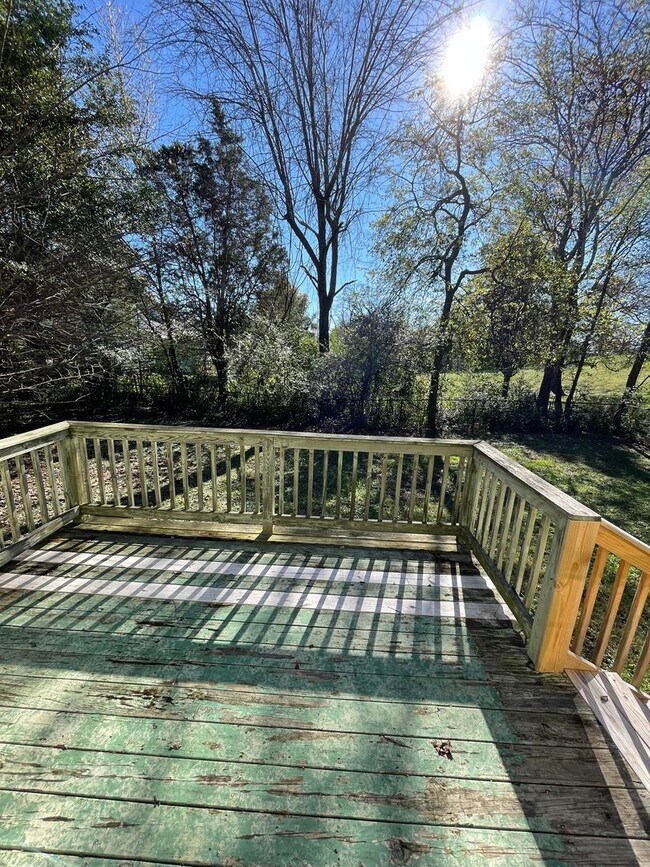 Building Photo - 122 Saddlecreek