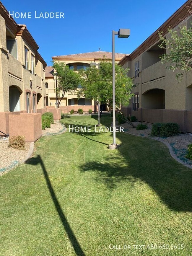 Building Photo - Upscale Condo in Gated Community with Lavi...