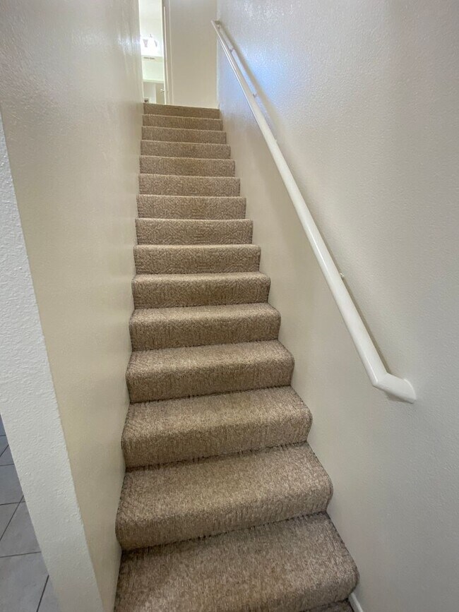 Building Photo - Beautiful 3 Bedrooms in Granite Hills