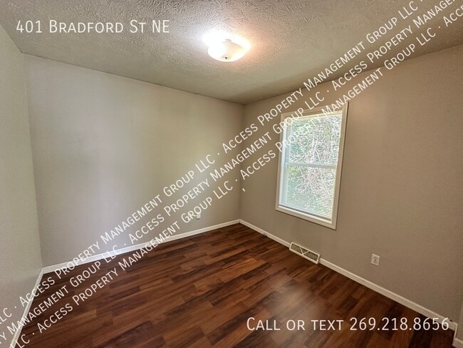Building Photo - 401 Bradford St NE