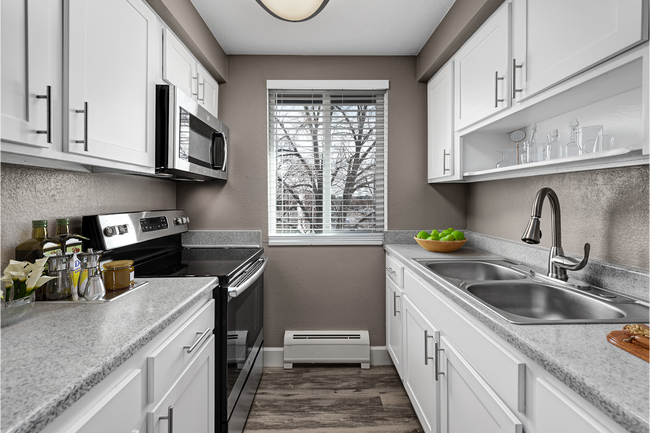 Large one bedroom kitchen - SouthGlenn Place