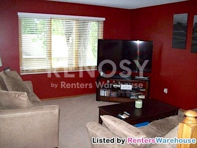 Building Photo - Stunning 4BD/2BA Home in Robbinsdale!