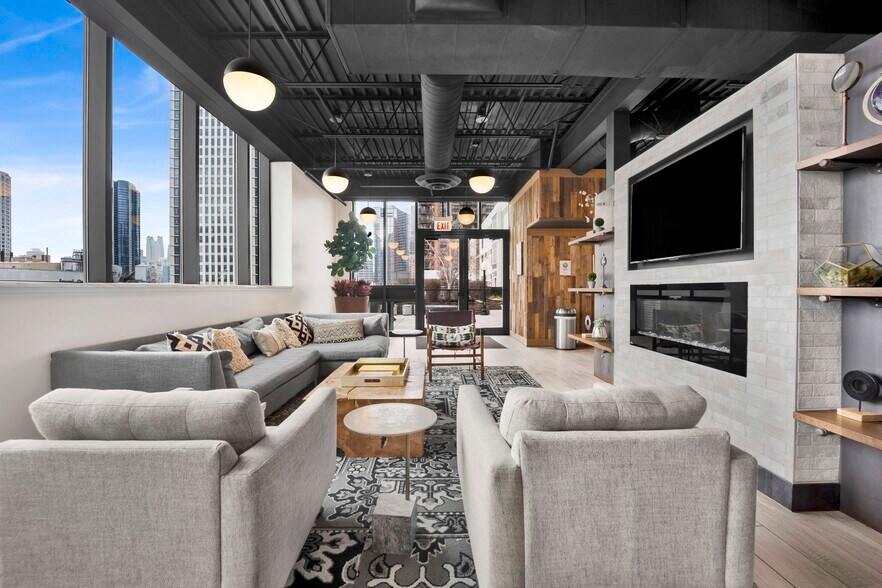 Building Photo - 660 W Wayman St