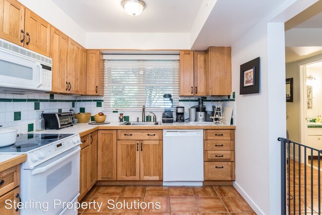 Building Photo - 3 br, 2 bath House - 2-6 Brooke Club Dr