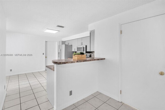 Building Photo - 800 Sorrento Dr