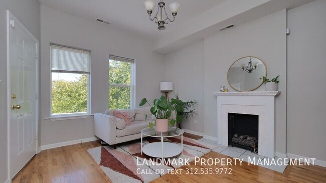 Building Photo - 4537 S King Dr