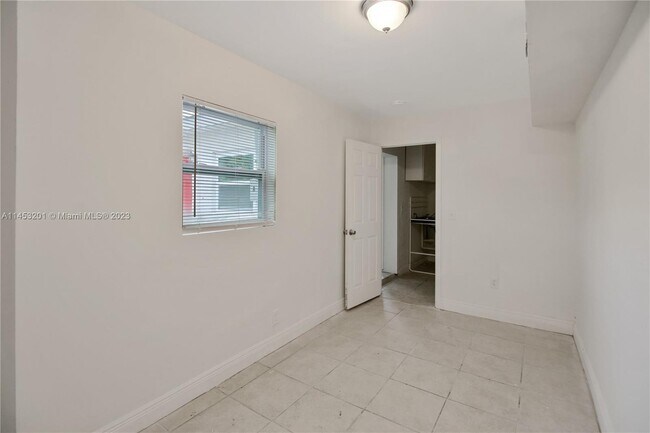 Building Photo - 1160 W 26th Ct