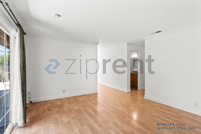 Building Photo - Unit