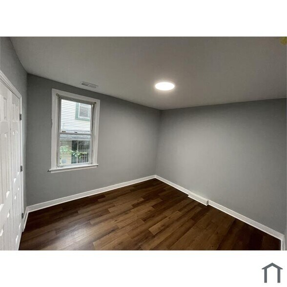 Building Photo - 1926 Naylor Rd SE