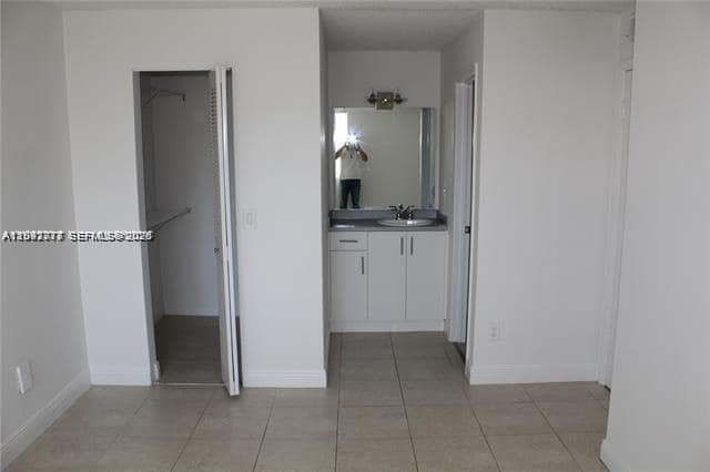 Building Photo - 1247 SW 46th Ave