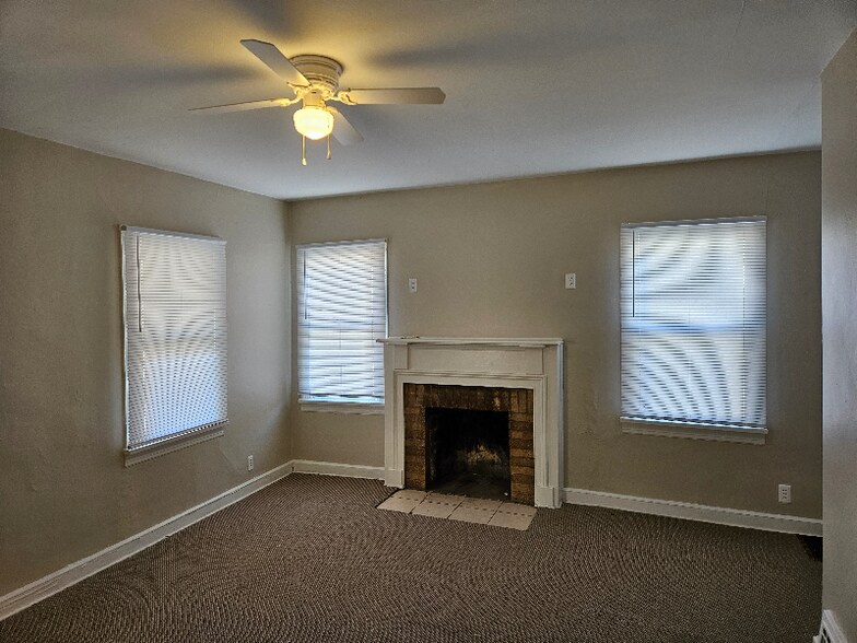 Building Photo - 2310 S Hackley St