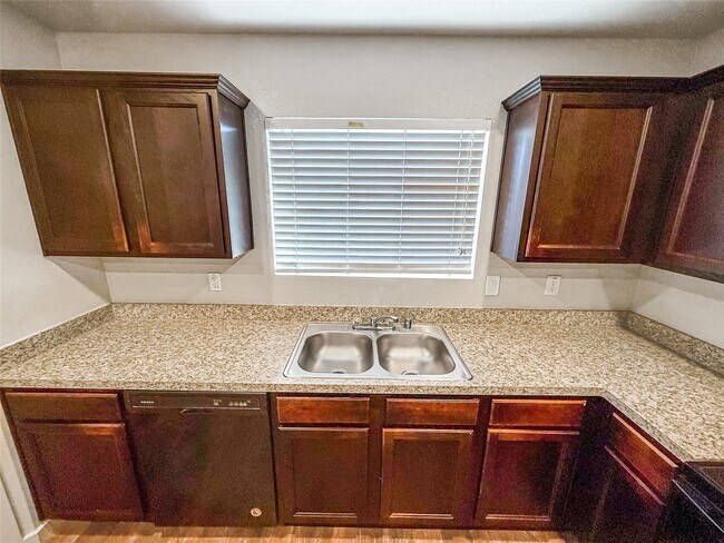 Building Photo - 10535 Mills Rd