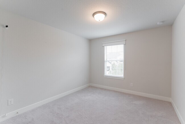 Building Photo - 146 Renodes Garden Ln