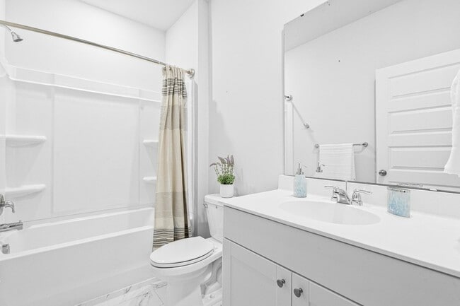 Building Photo - 504 Minim St