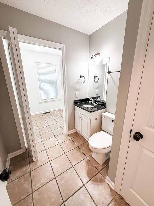 Building Photo - Charming Cape Cod in Halls