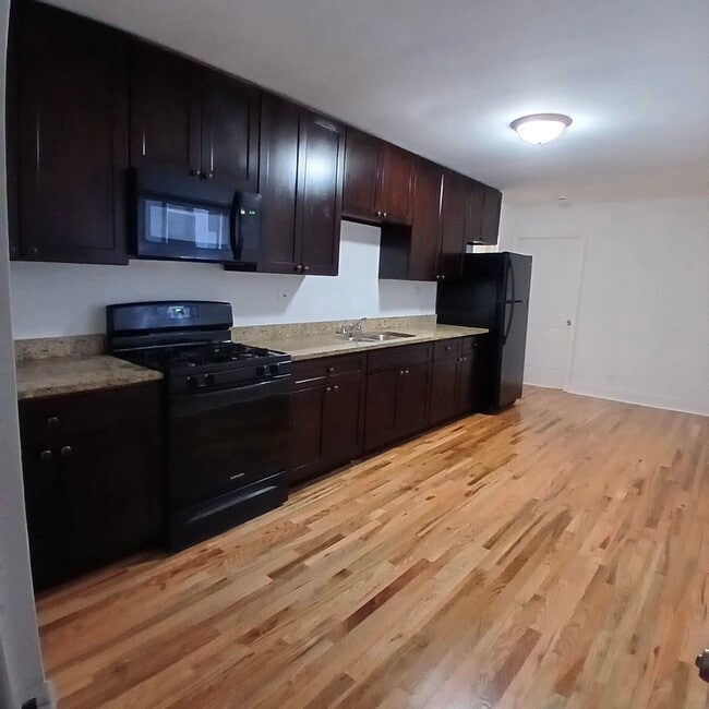 Building Photo - 2108 N Keeler Ave