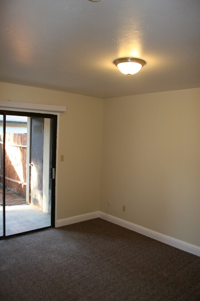 Building Photo - 7612 N Laurelglen Blvd