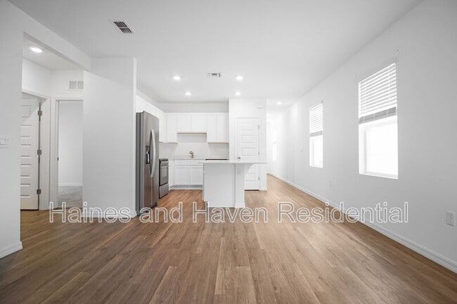 Building Photo - 5714 Somerset Dr