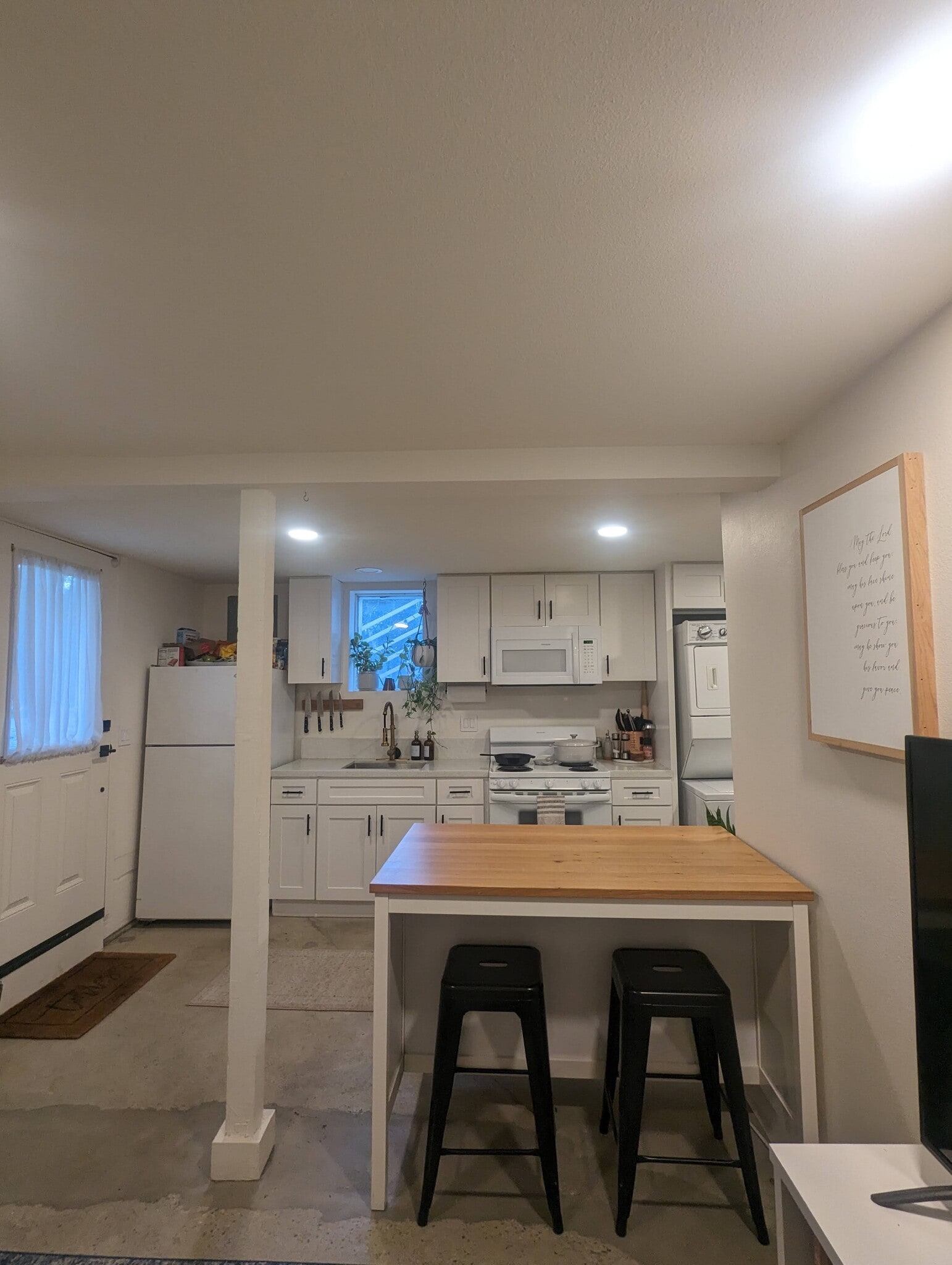 Downstairs unit - 732 Cedar Ave