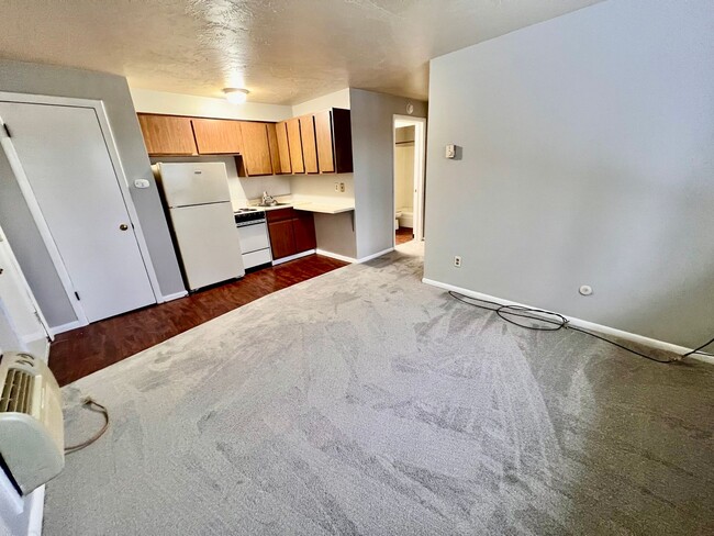 Building Photo - Moon Twp - Spacious 1 Bedroom 1 Bathroom -...