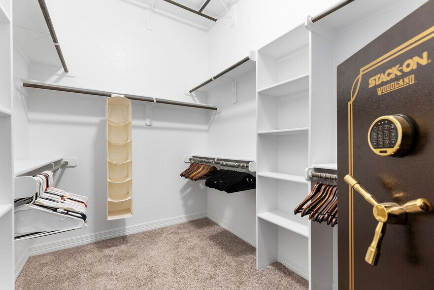 Building Photo - 2026 Henrietta Ave