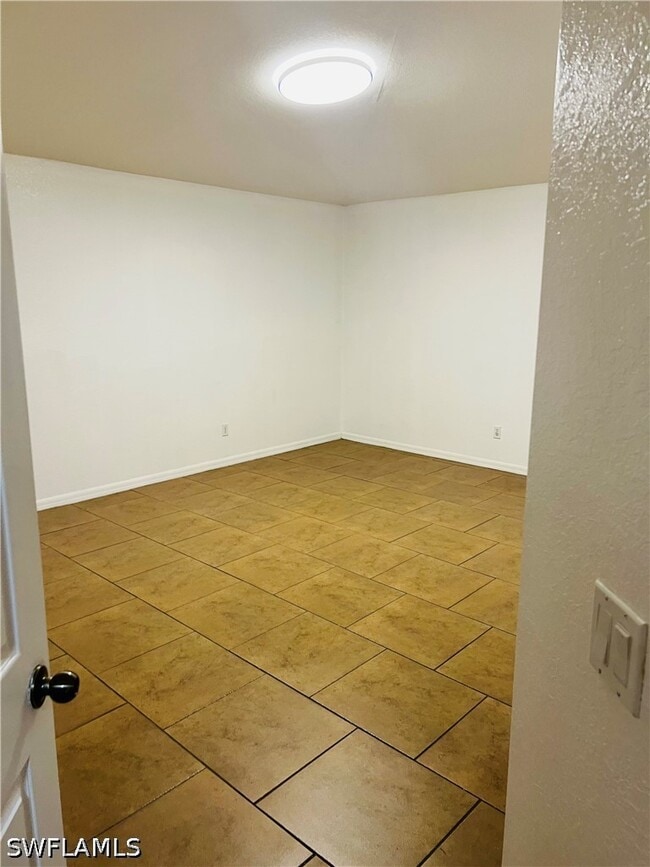 Building Photo - 3280 2nd Ave SE