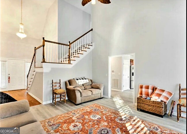 Building Photo - 564 Edgefield Way