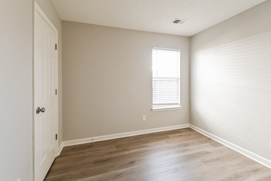 Building Photo - 5856 Kayla Dr