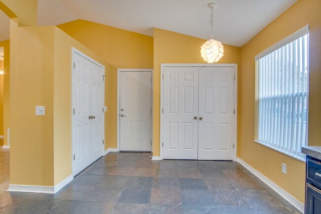 Building Photo - Spacious 3BR with Sunroom & Eat-In Kitchen – Holsberry Estates