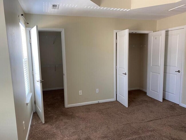 Building Photo - 458 Woodbark Ct
