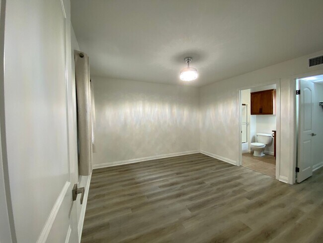 Building Photo - Beautifully Renovated 1-Bedroom Condo in Rancho Del Oro