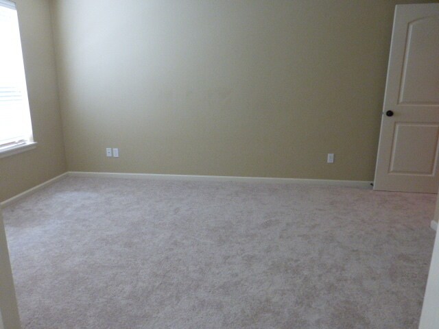 Building Photo - Bethany Town Home Available