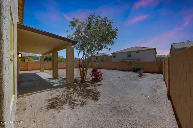 Building Photo - 9423 W Monte Vista Rd