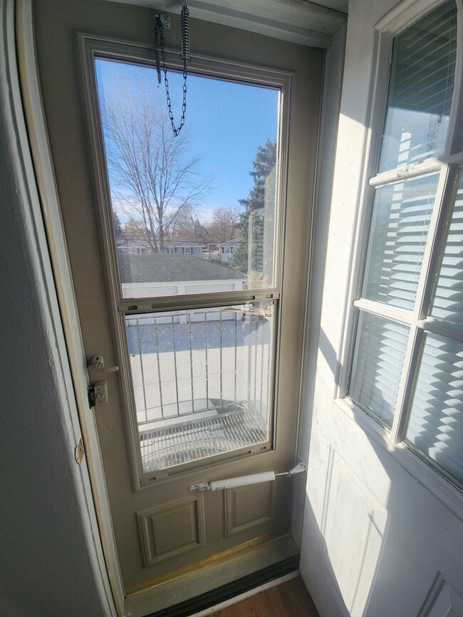 Building Photo - 1059 Gillingham Rd