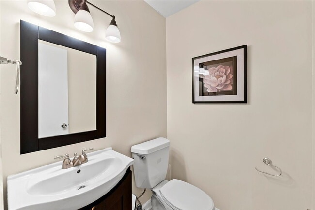 Building Photo - "Luxurious Reston Retreat: Spacious 2400 S...