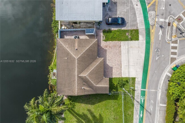 Building Photo - 7515 NW South River Dr