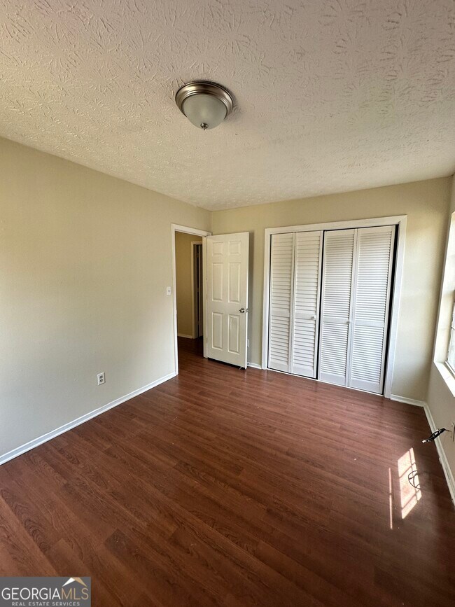 Building Photo - 1011 Hampton Hill Ct