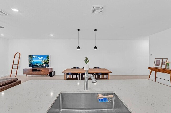 Building Photo - 7609 NW Archerfield Dr