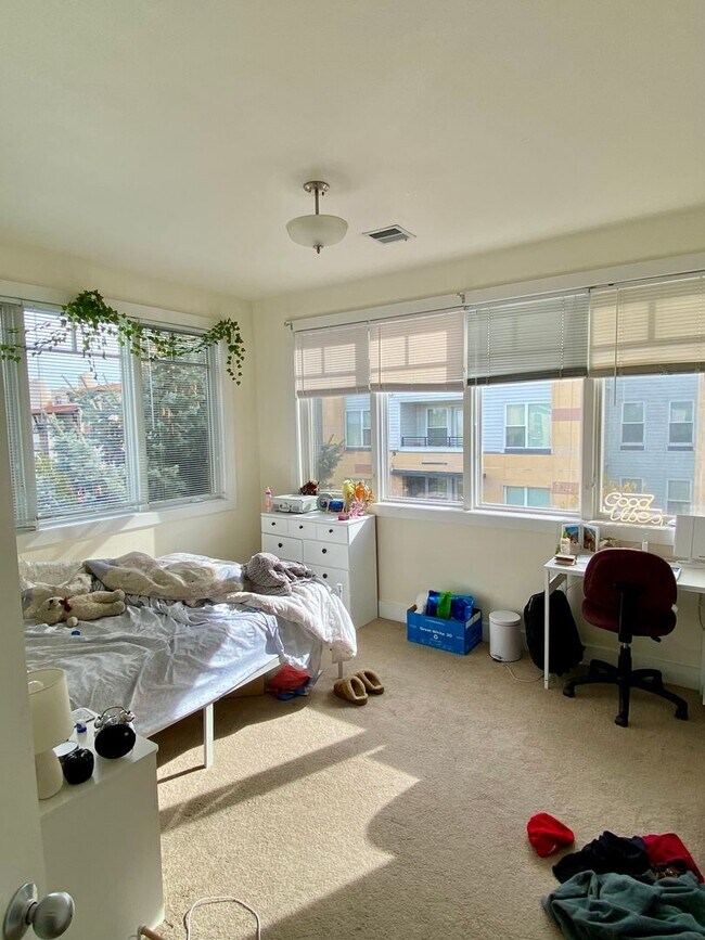 Building Photo - Available for 2026-2027 Fall Pre-Leasing! ...