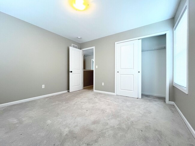 Building Photo - Stunning 4-Bed Single-Family Home For Rent in Amherst - Cherry Laurel Lane