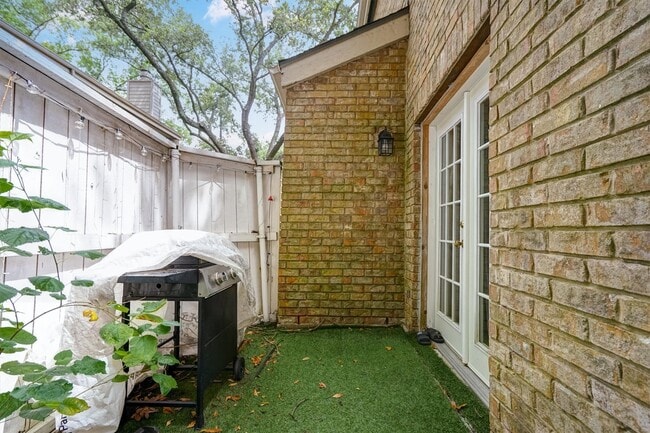 Building Photo - 2601 Augusta Dr