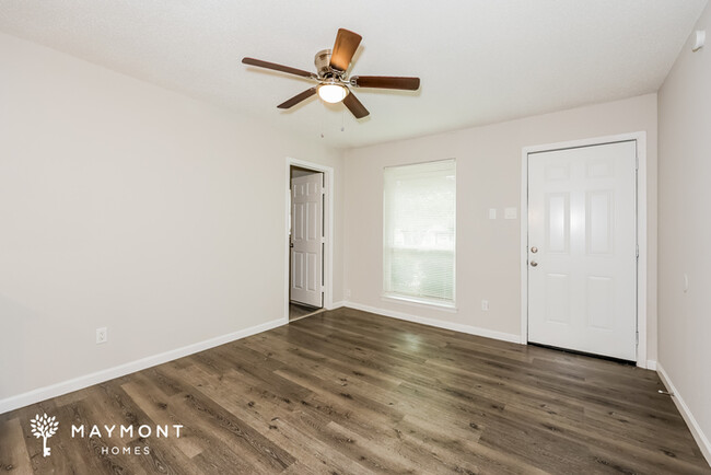 Building Photo - 4-Bedroom Home Minutes from Downtown Dallas