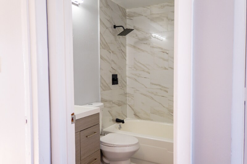 Building Photo - 526 Magazine St