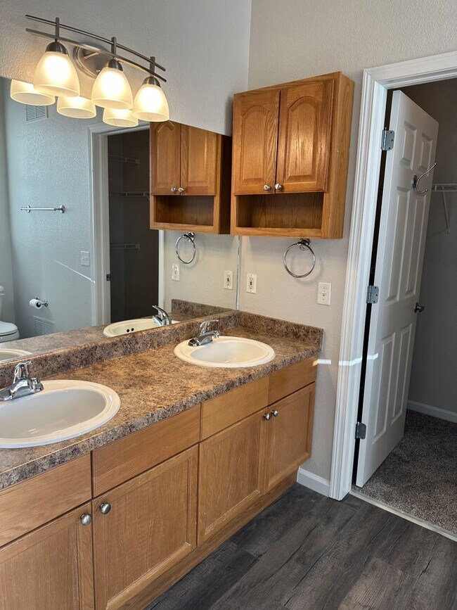 Building Photo - Spacious 3 bedroom townhome near Peterson ...