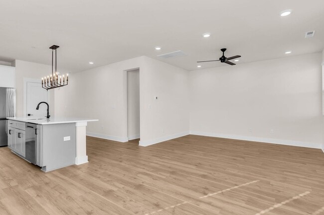 Building Photo - Charming New Build